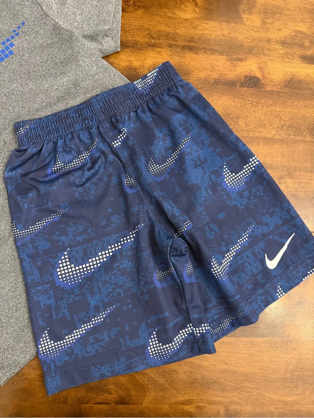 Nike Navy and White Athletic Shorts with top Sz 6/7